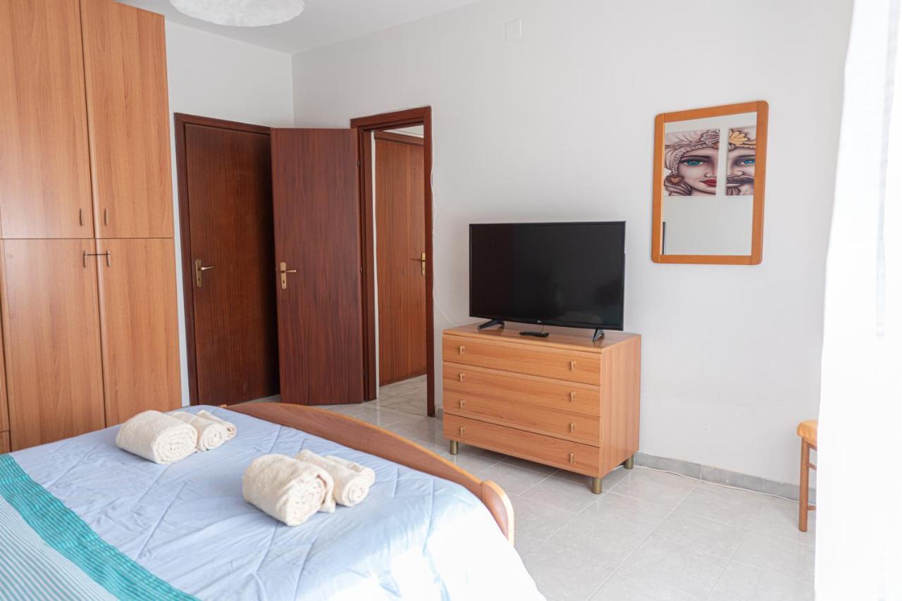Seashore House - Appartamento A 100 Mt Dal Mare ヴィッラフランカ・ティッレーナ エクステリア 写真