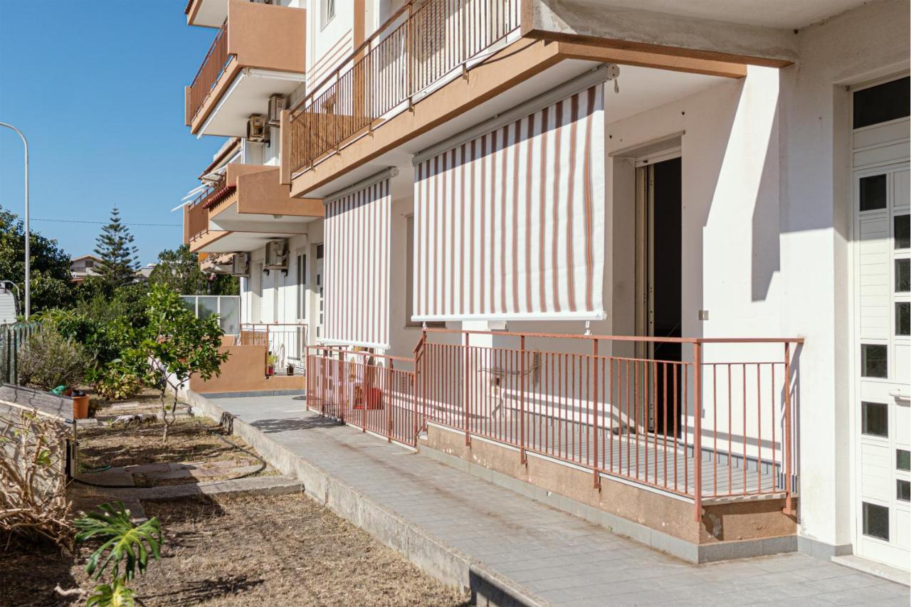 Seashore House - Appartamento A 100 Mt Dal Mare ヴィッラフランカ・ティッレーナ エクステリア 写真