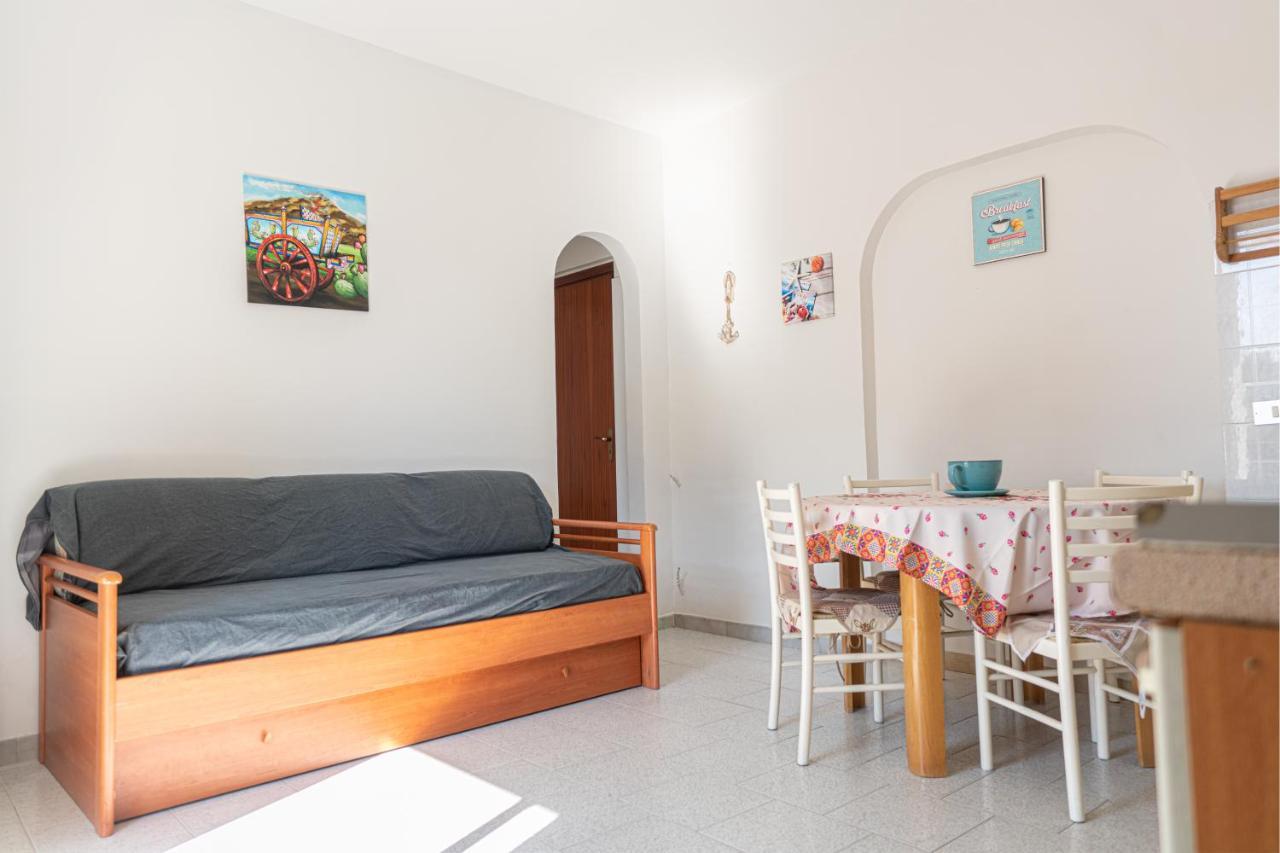 Seashore House - Appartamento A 100 Mt Dal Mare ヴィッラフランカ・ティッレーナ エクステリア 写真