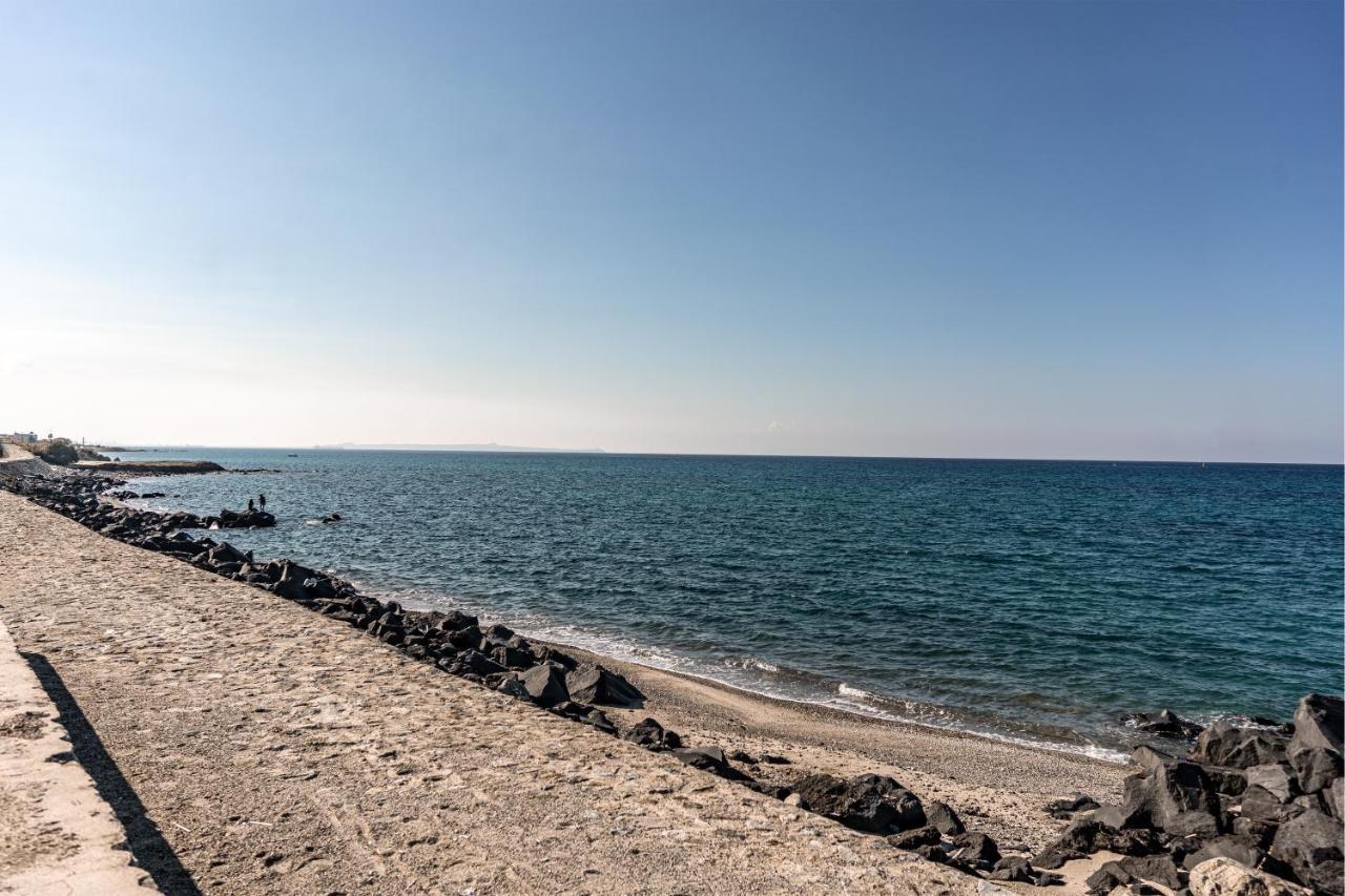 Seashore House - Appartamento A 100 Mt Dal Mare ヴィッラフランカ・ティッレーナ エクステリア 写真